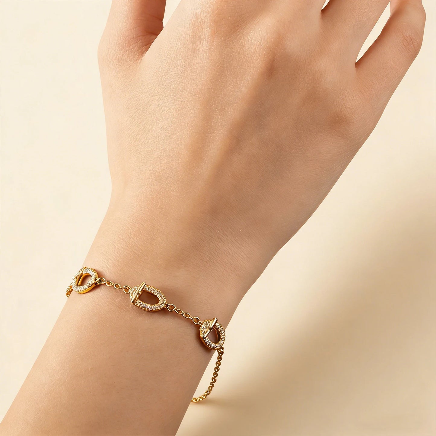 Light luxury style bracelet for Women,Stainless Steel Oval Bracelets, featuring zirconium stones Trendy Waterproof Jewelry Gift